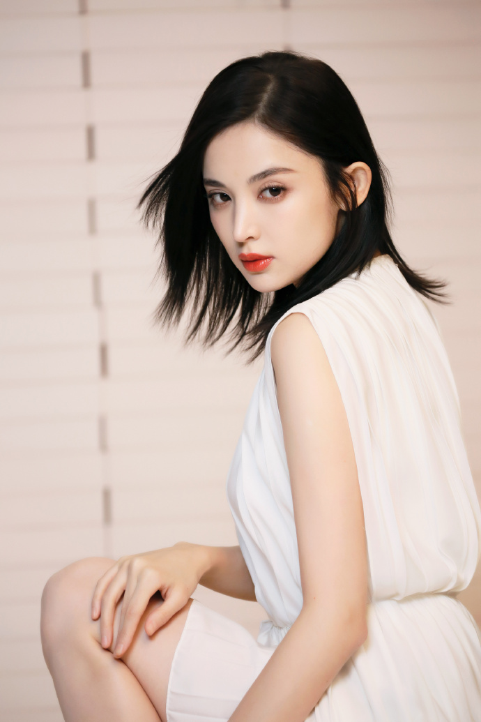 中国内地新疆乌鲁木齐市影视女演员古力娜扎微博之夜性感甜美写真图片图片