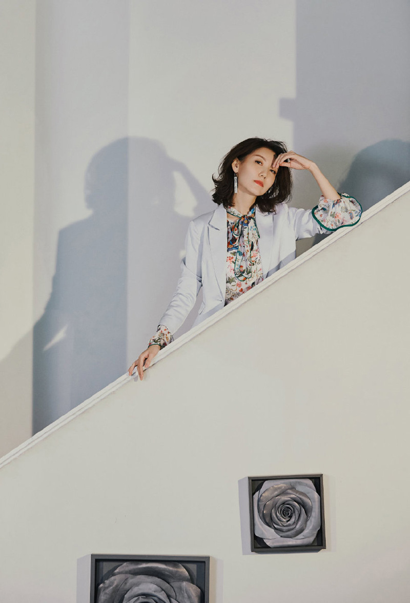 美女高露图片