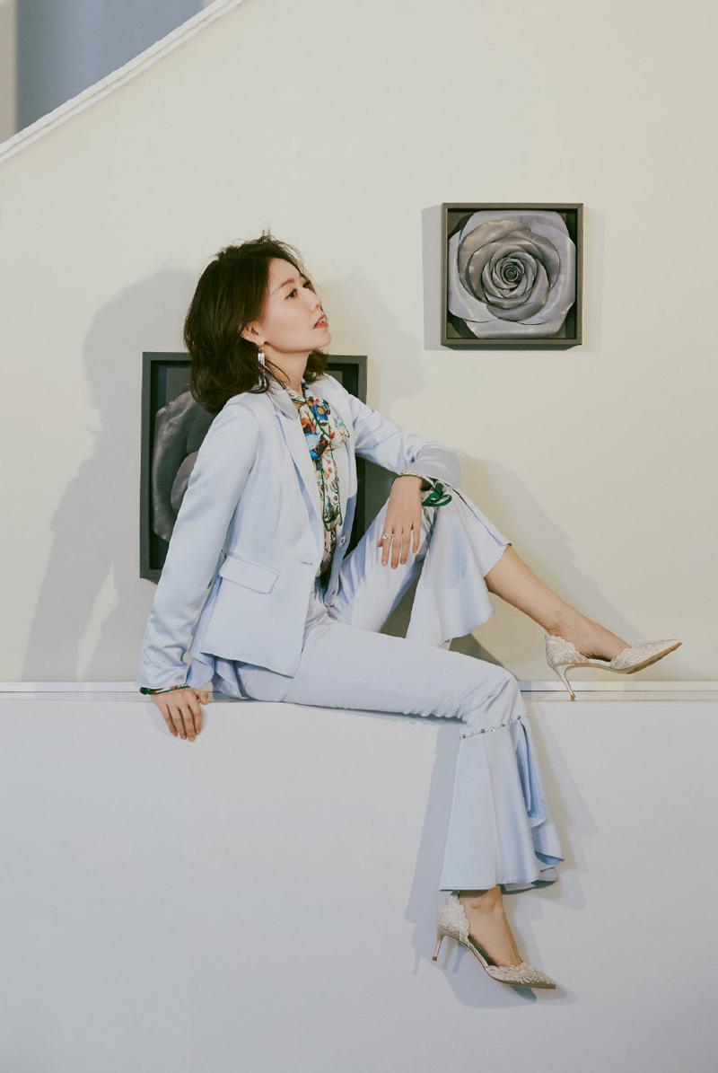 美女高露图片