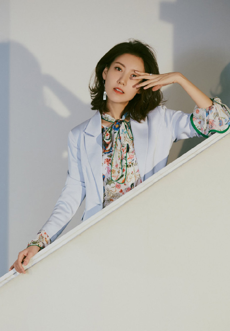美女高露图片