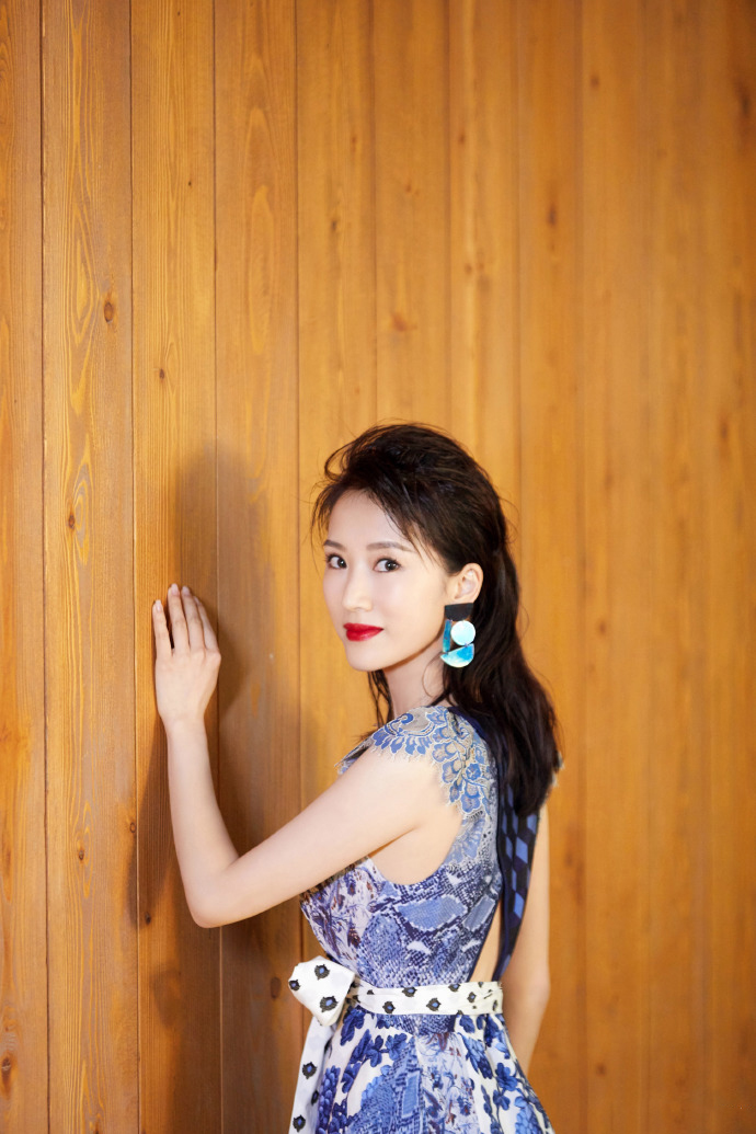李念性感撩人时尚写真图片图片