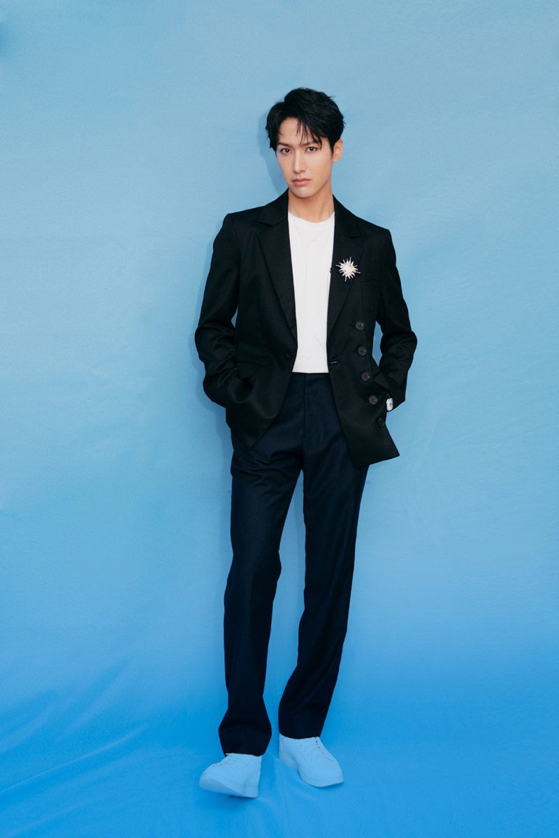 高清中国内地男演员男星赖艺活泼帅气写真图片图片