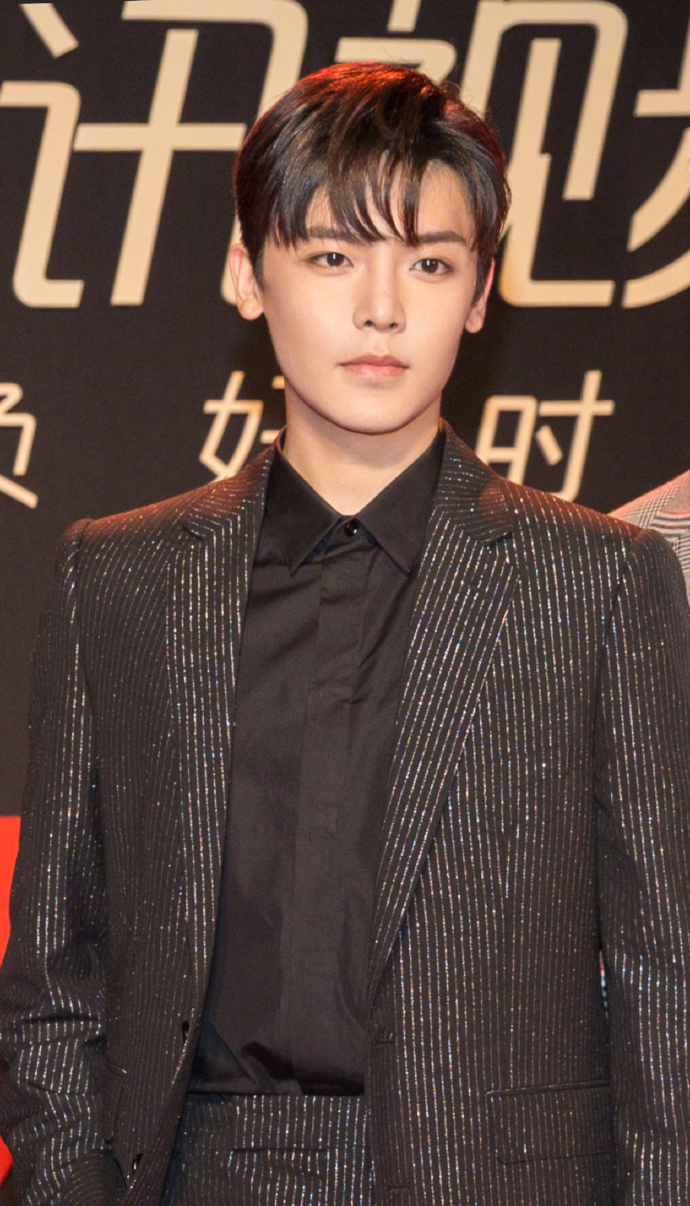 高清中国内地北京男演员侯明昊运动风帅气写真大片图片