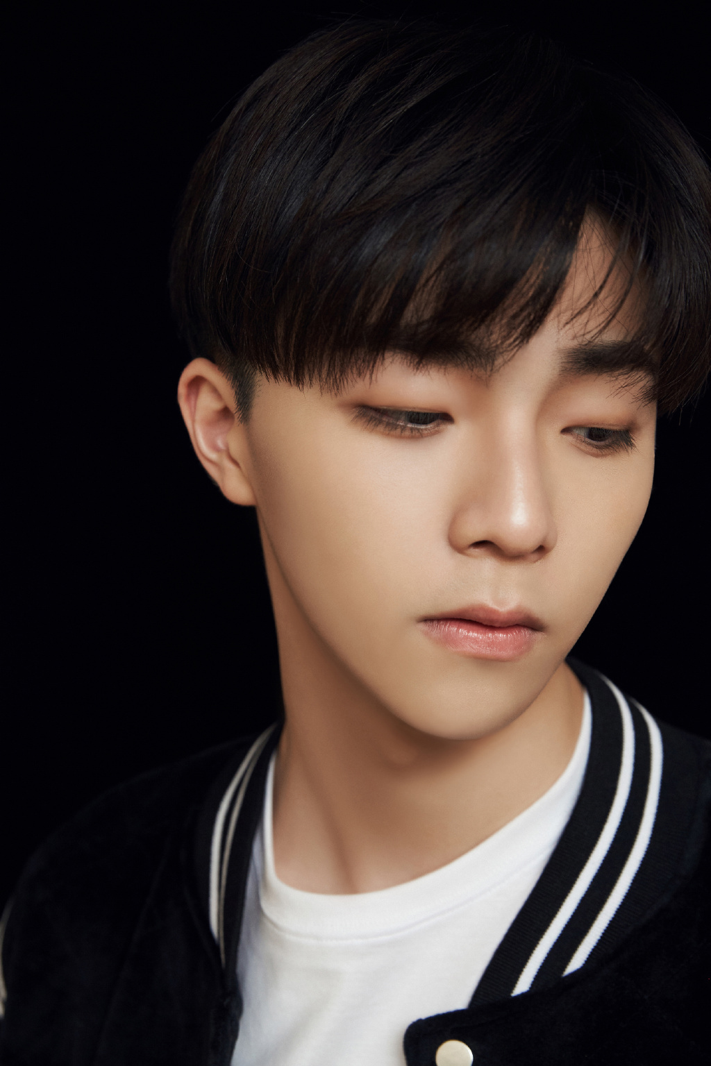 陈立农清爽干净封面大片写真图片图片