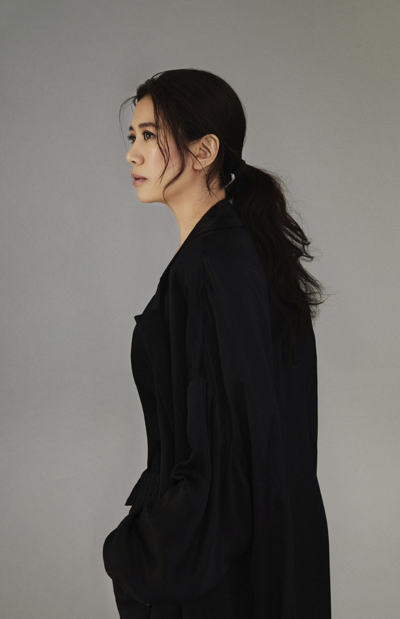 袁咏仪从容淡雅熟女风情妩媚迷人艺术写真图片