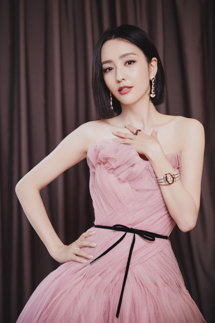 高清中国内地新疆伊犁影视女演员佟丽娅微博电影之夜性感写真图片图片