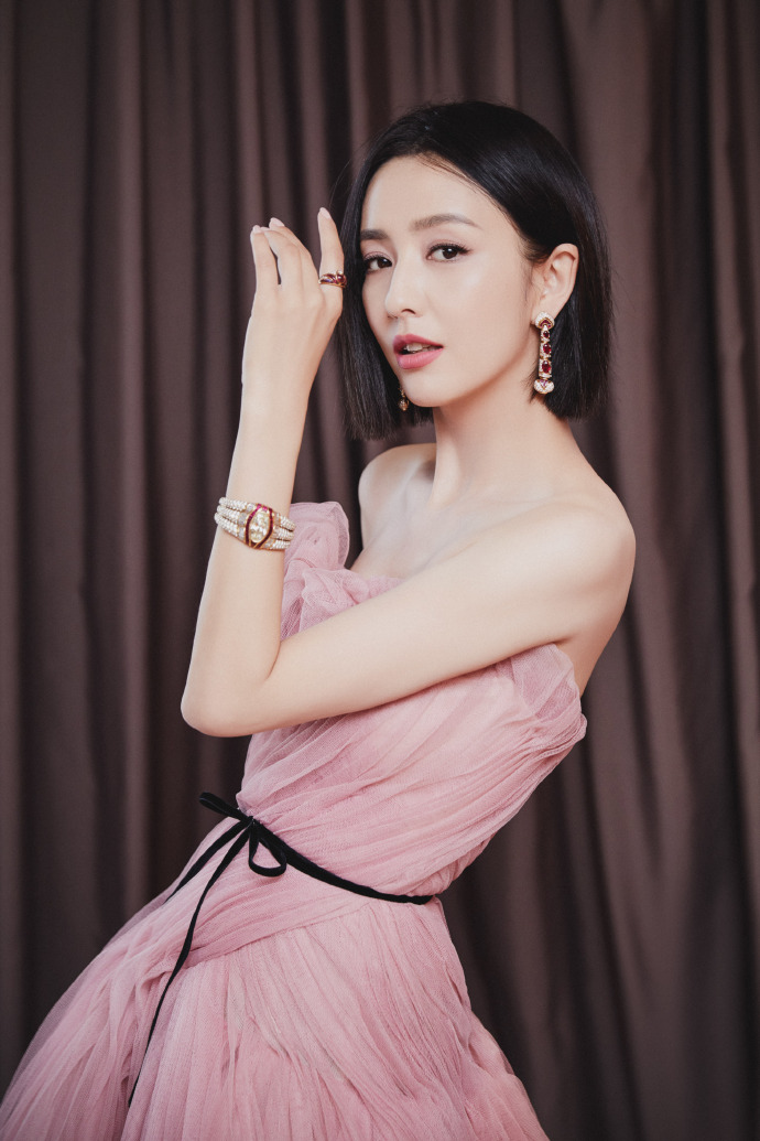 高清中国内地新疆伊犁影视女演员佟丽娅微博电影之夜性感写真图片图片