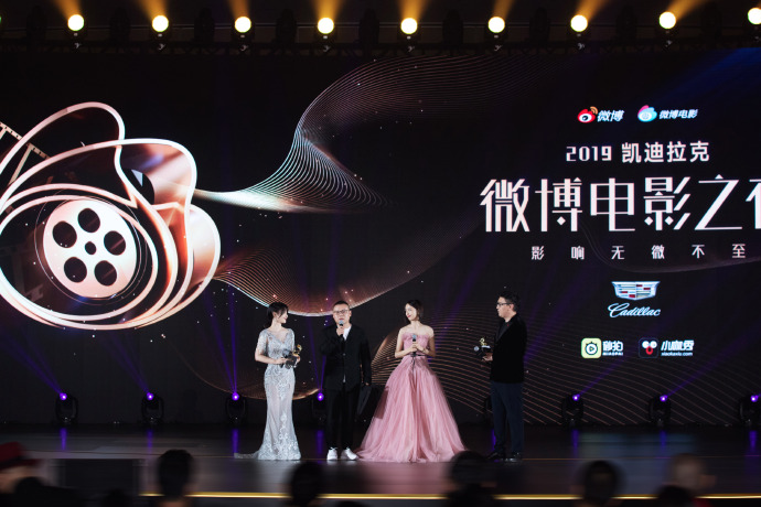 高清中国内地新疆伊犁影视女演员佟丽娅微博电影之夜性感写真图片图片