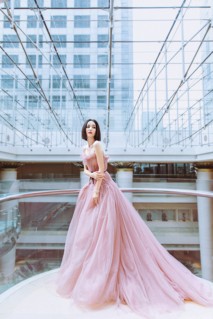 高清中国内地新疆伊犁影视女演员佟丽娅微博电影之夜性感写真图片图片