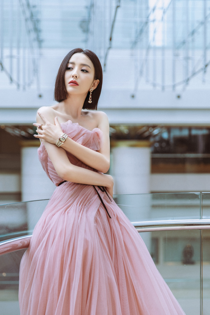 高清中国内地新疆伊犁影视女演员佟丽娅微博电影之夜性感写真图片图片