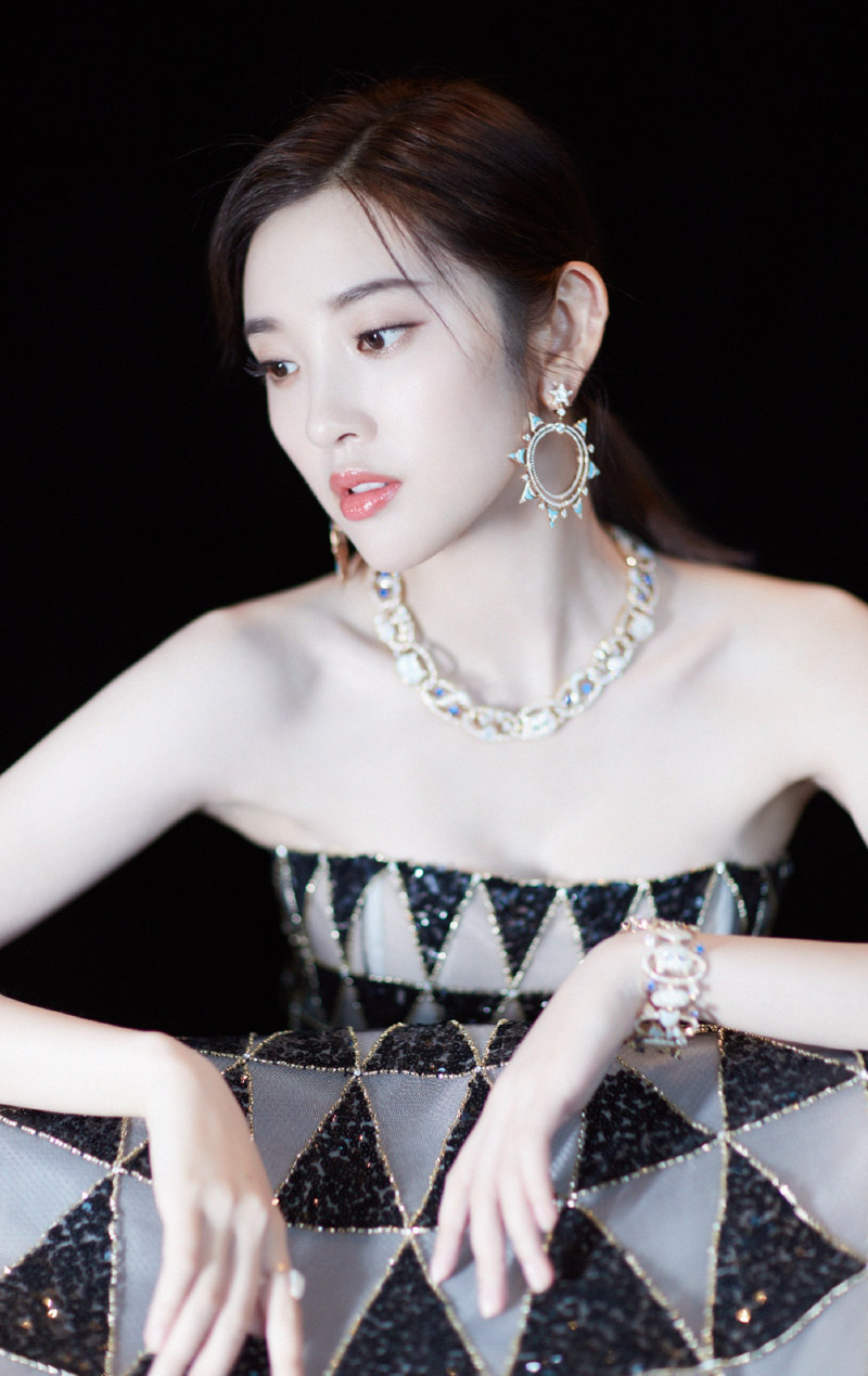 高清中国内地四川女演员唐艺昕上海电影节优雅写真图片图片 高清中国内地四川女演员唐艺昕上海电影节优雅写真图片图片