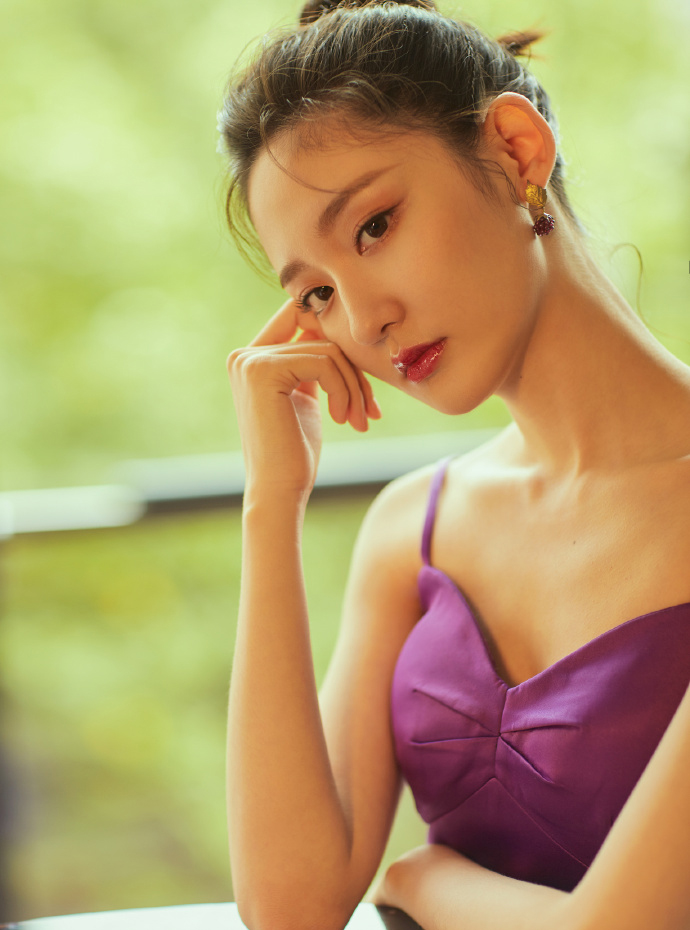 中国内地女演员王莫涵优雅光影写真图片图片