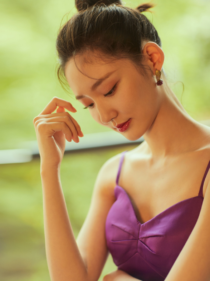 中国内地女演员王莫涵优雅光影写真图片图片
