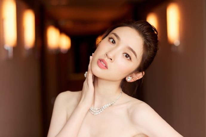 高清中国内地四川女演员唐艺昕上海电影节优雅写真图片图片 高清中国内地四川女演员唐艺昕上海电影节优雅写真图片图片