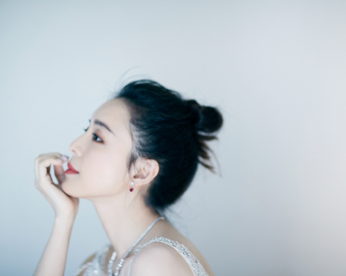 中国内地福建永安女演员张静初红衣造型写真图片：知性优雅图片
