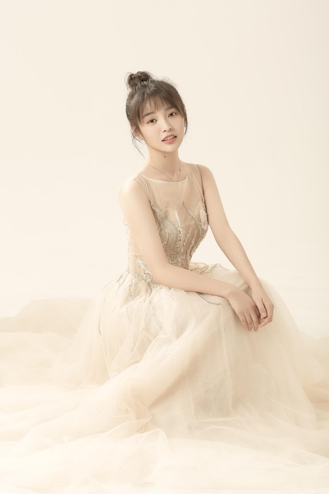 中国内地甘肃省平凉女演员新晋小花孙雅丽仙气性感写真图片