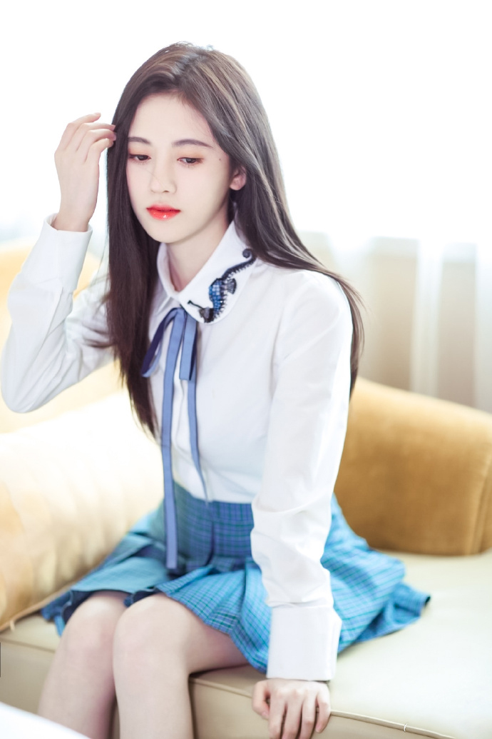 鞠婧祎图片