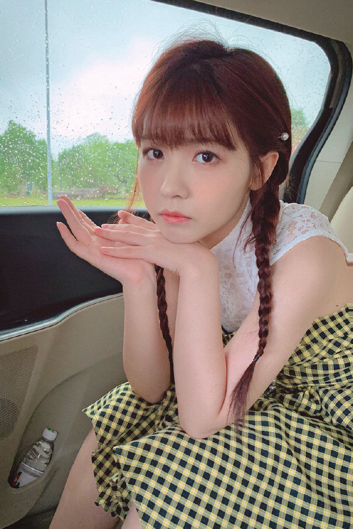 赖美云图片