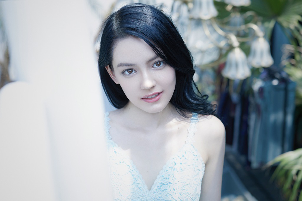 高清女星李诗颖巴黎时装周优雅甜美写真图片图片