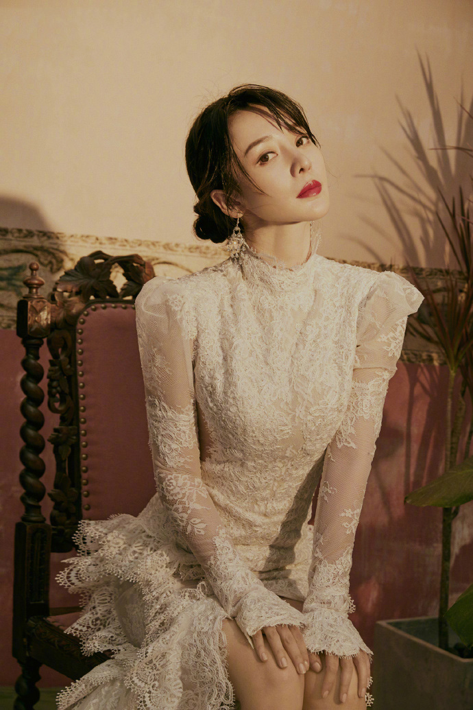 中国内地湖南衡阳女演员柳岩写真电脑桌面壁纸之网络美女图片
