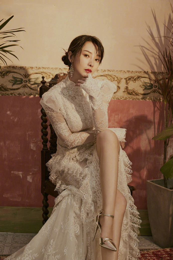 中国内地湖南衡阳女演员柳岩写真电脑桌面壁纸之网络美女图片