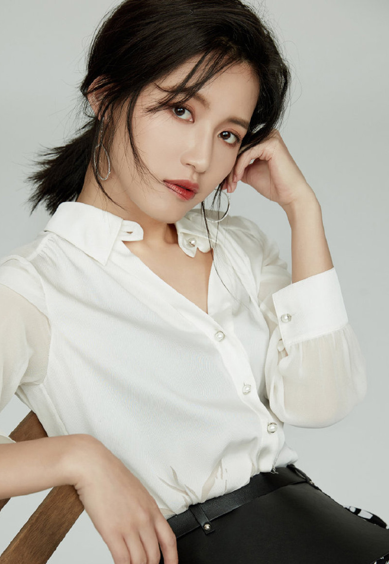 高清湖南衡阳美女气质美女苏青白色系珠宝写真图片图片