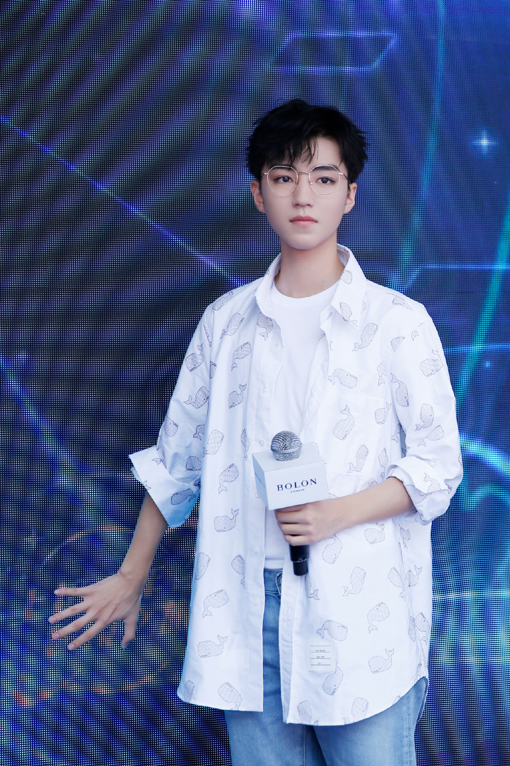高清中国内地男歌手演员王俊凯微博之夜魅力写真图片图片
