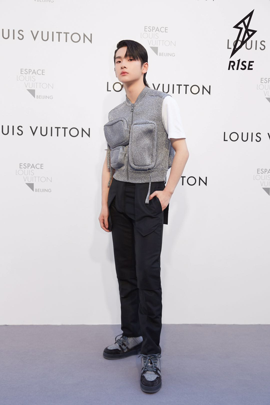 高清大陆男明星欧阳娜娜周震南时尚杂志写真图片图片