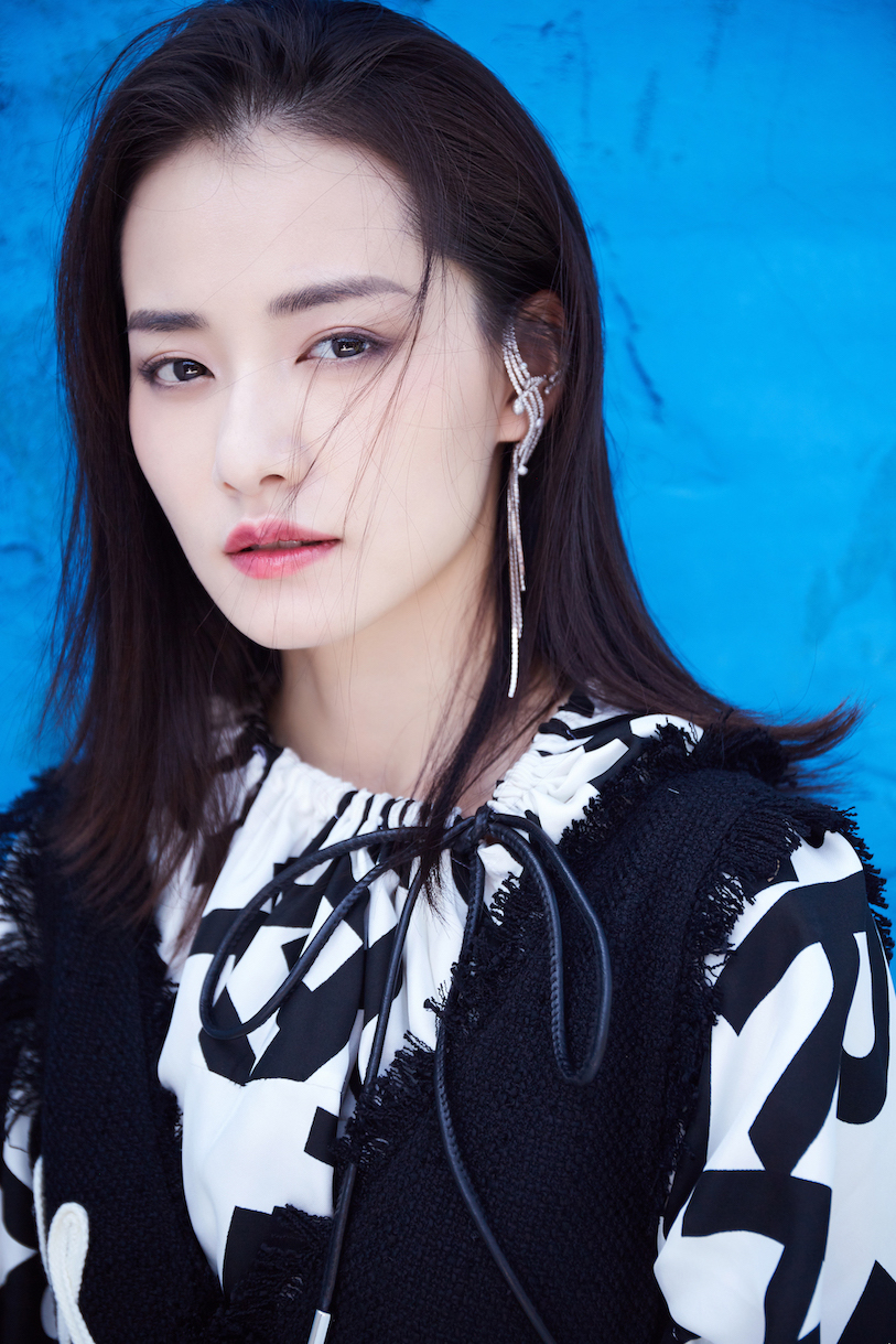 高清中国内地陕西西安女演员柴碧云文艺时尚写真图片：淡雅高贵图片