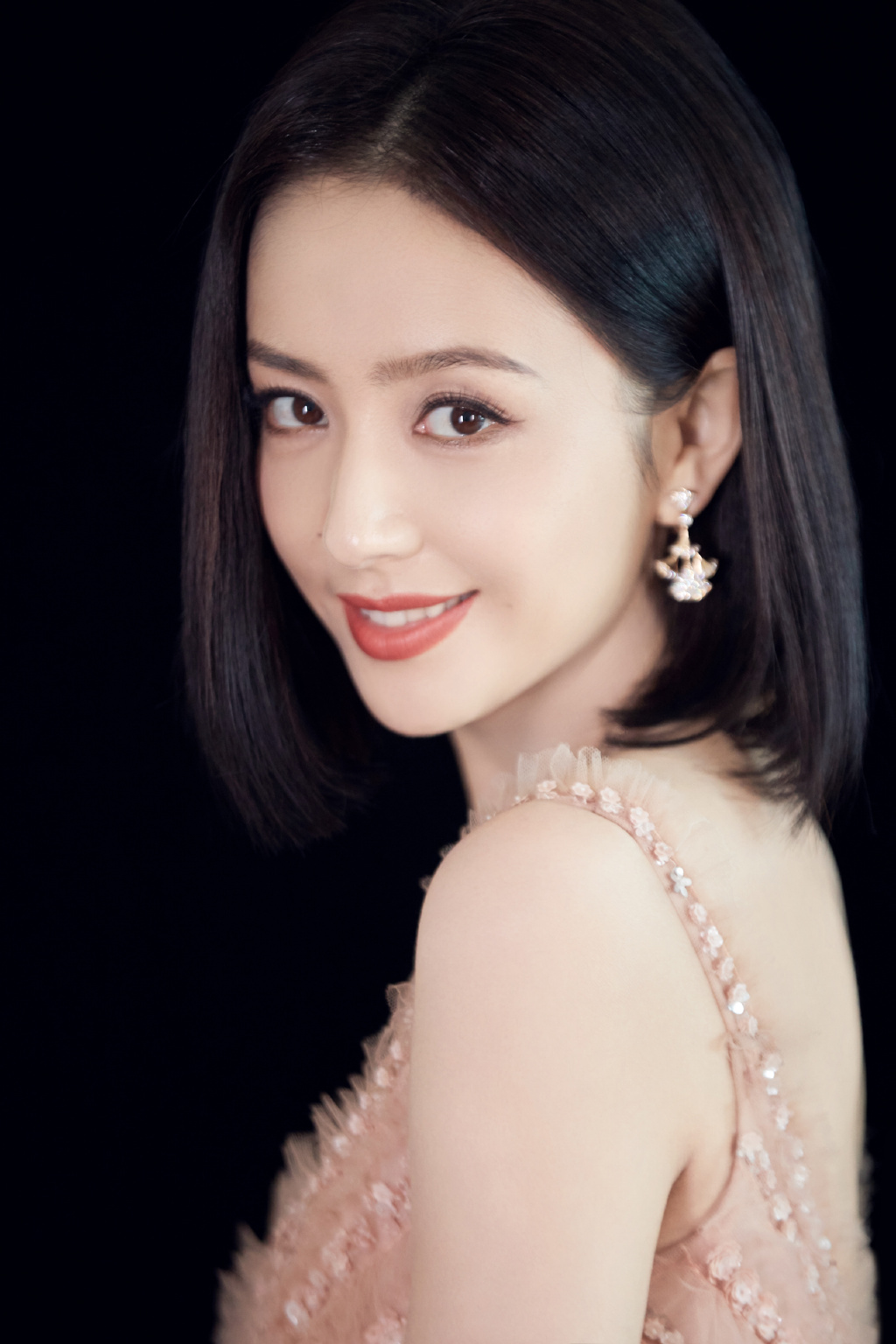 佟丽娅裸色长裙清新淡雅写真图片图片