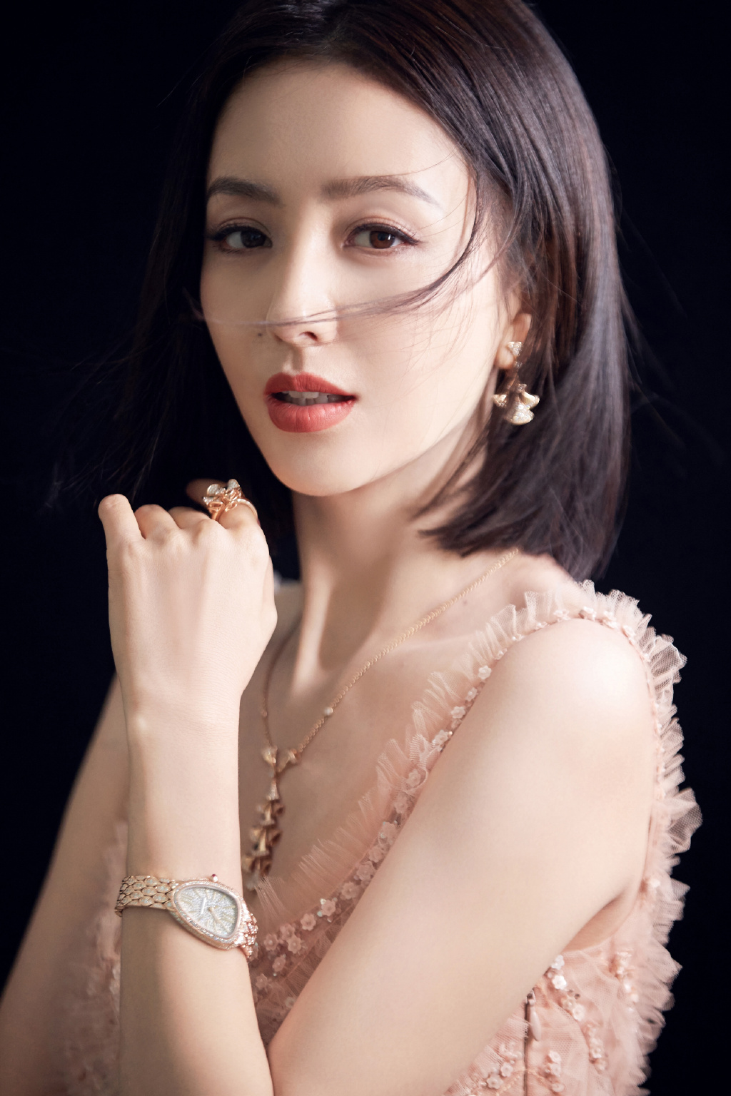 佟丽娅裸色长裙清新淡雅写真图片图片