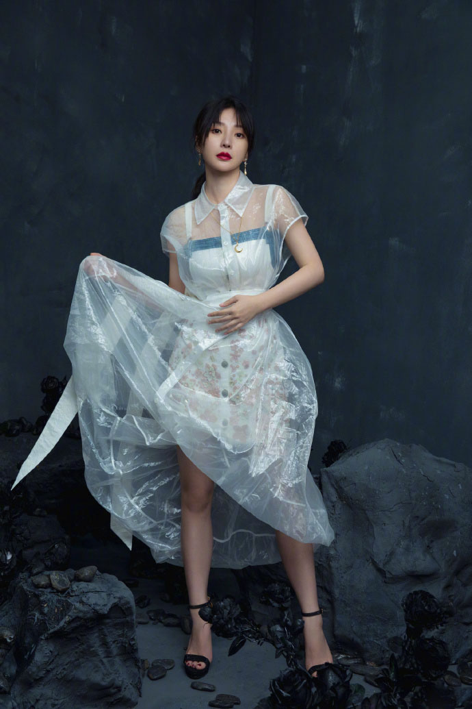 中国内地湖南衡阳女演员柳岩写真电脑桌面壁纸之网络美女图片