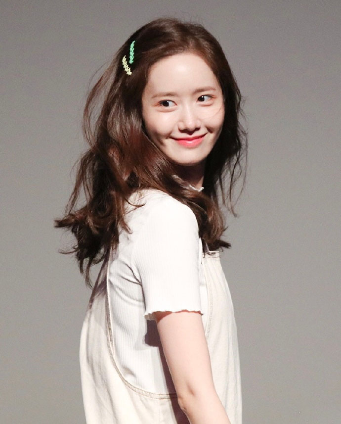 高清韩国首尔永登浦美女林允儿短发造型清爽养眼写真图片图片