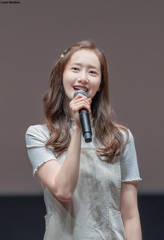 高清韩国首尔永登浦美女林允儿时尚杂志写真高清图片：短发造型优雅清纯图片