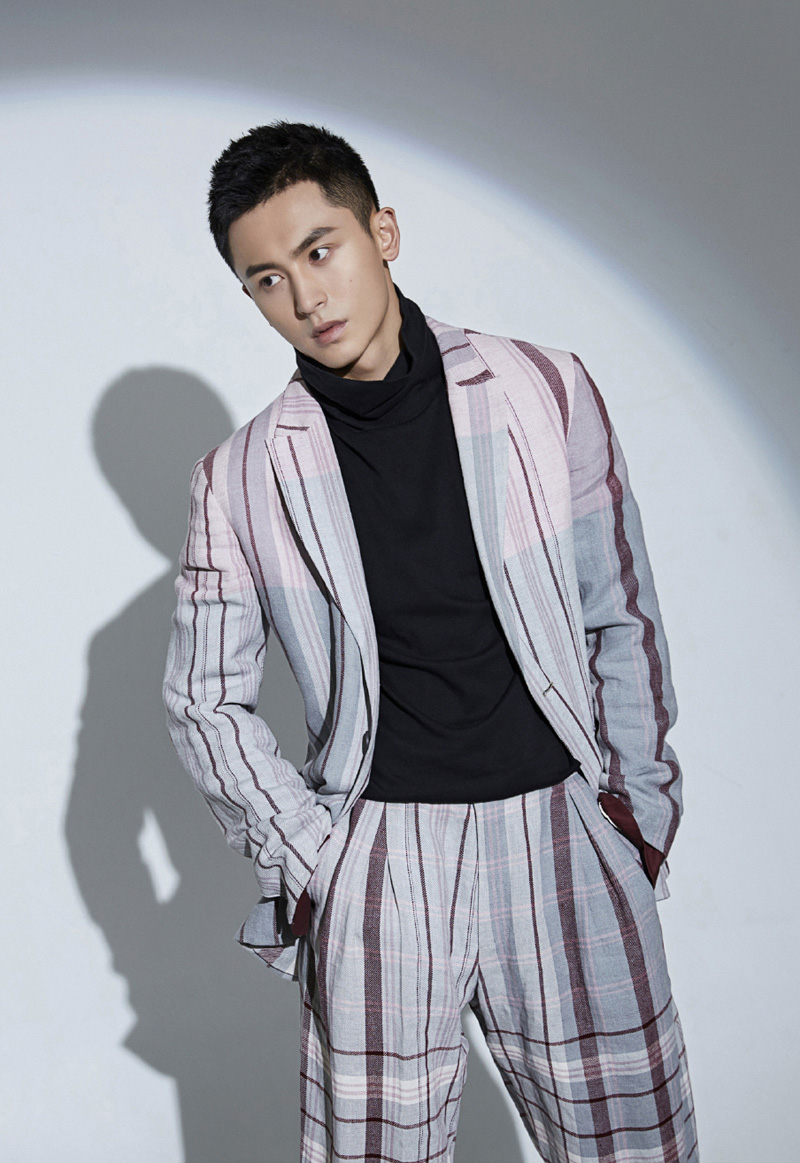 中国内地演员江西新余张哲瀚时尚气质写真图片图片