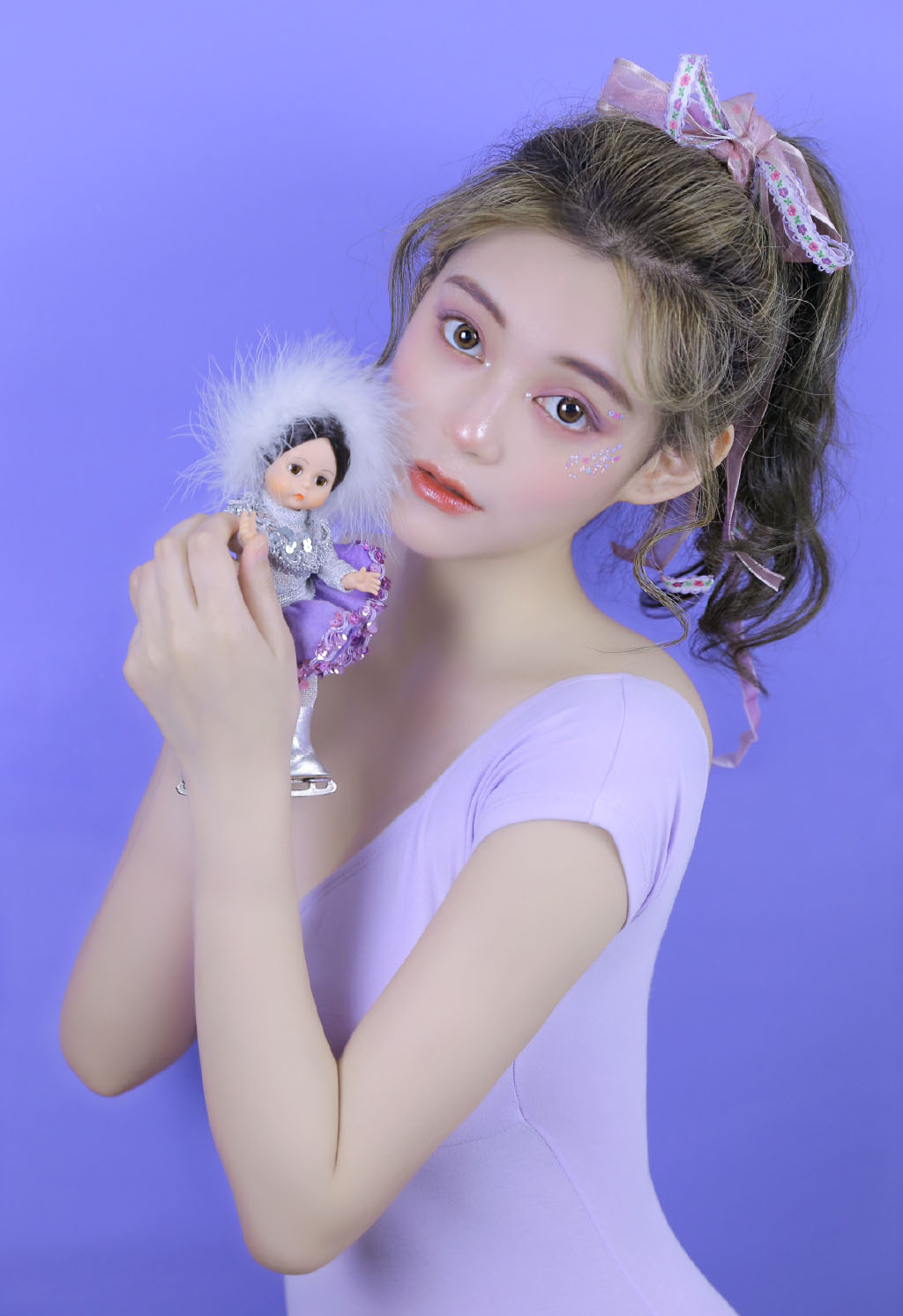 高清00后青春美少女热裤美女吊带锁骨性感私房写真图片