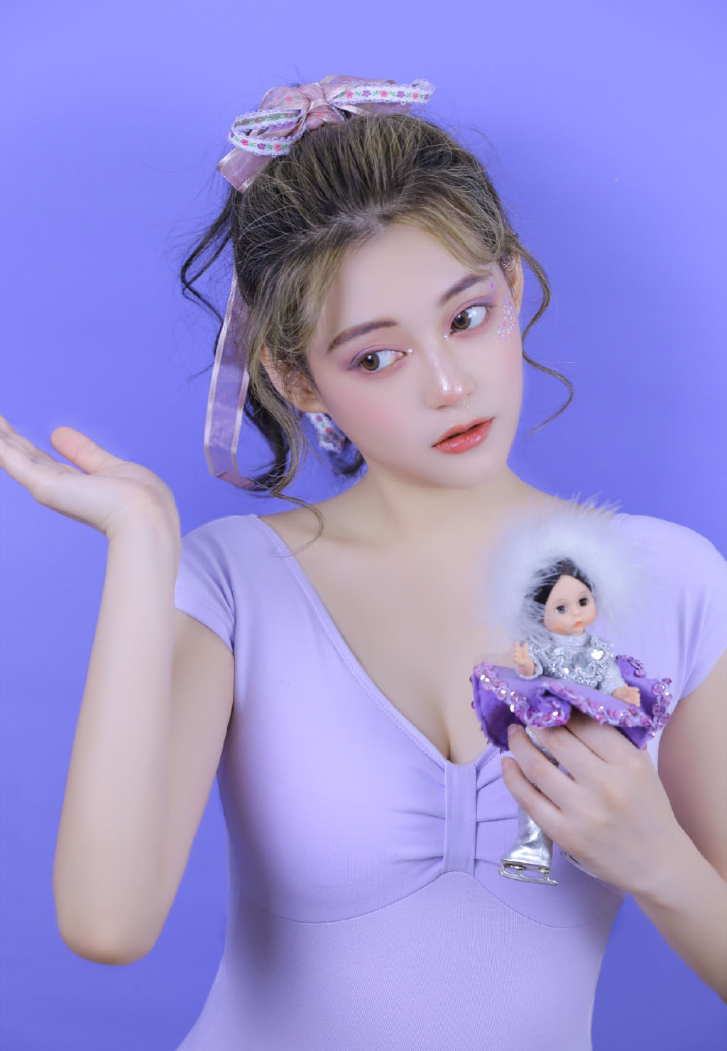 高清00后青春美少女热裤美女吊带锁骨性感私房写真图片