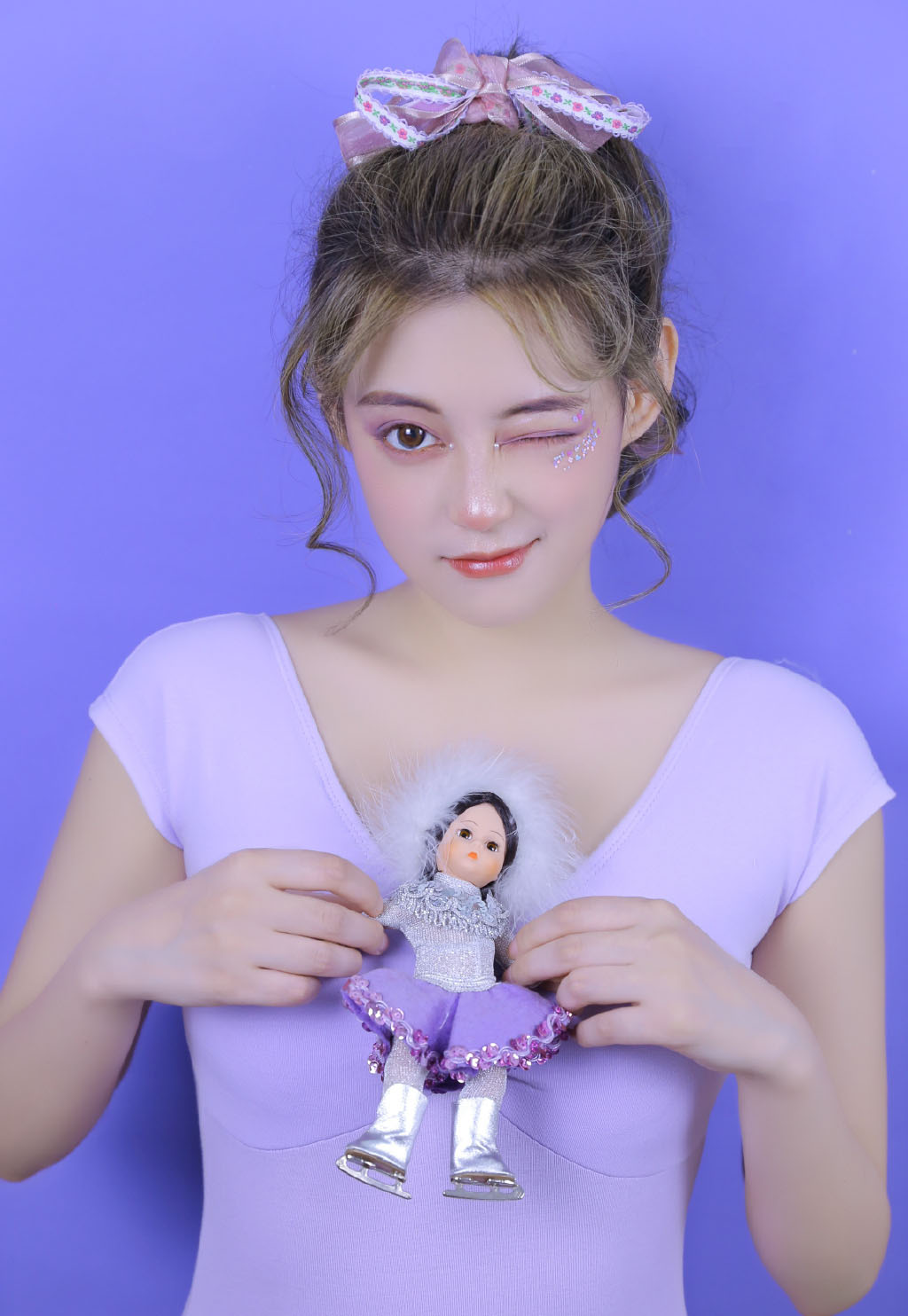 高清00后青春美少女热裤美女吊带锁骨性感私房写真图片
