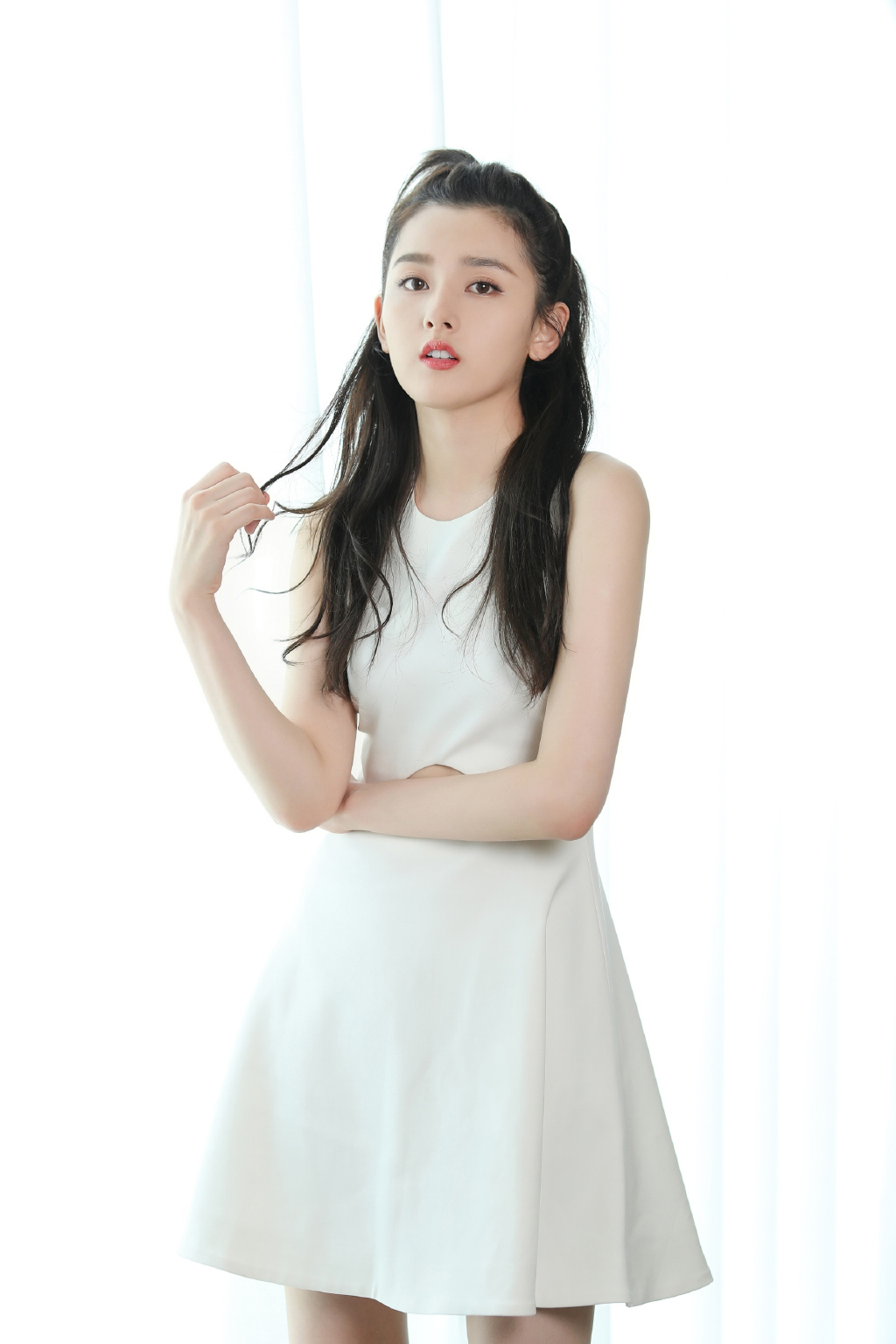 中国北京当代95后女演员宋祖儿清新时尚可爱写真图片桌面壁纸图片