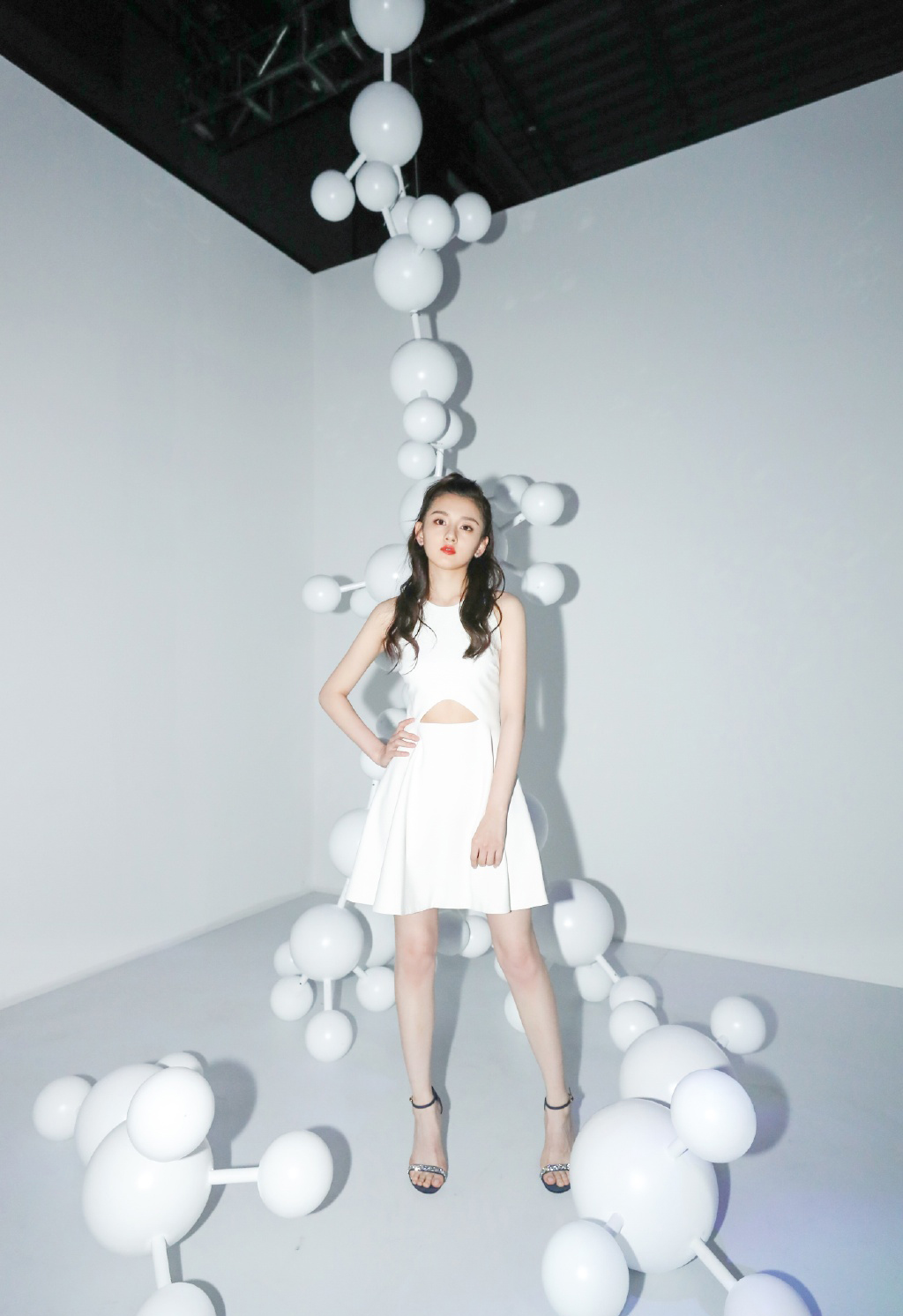 中国北京当代95后女演员宋祖儿民族风高清桌面壁纸图片