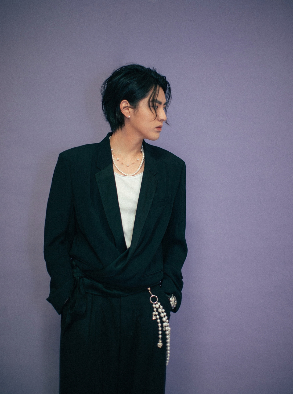 高清广州男明星吴亦凡单曲宣传照写真图片图片