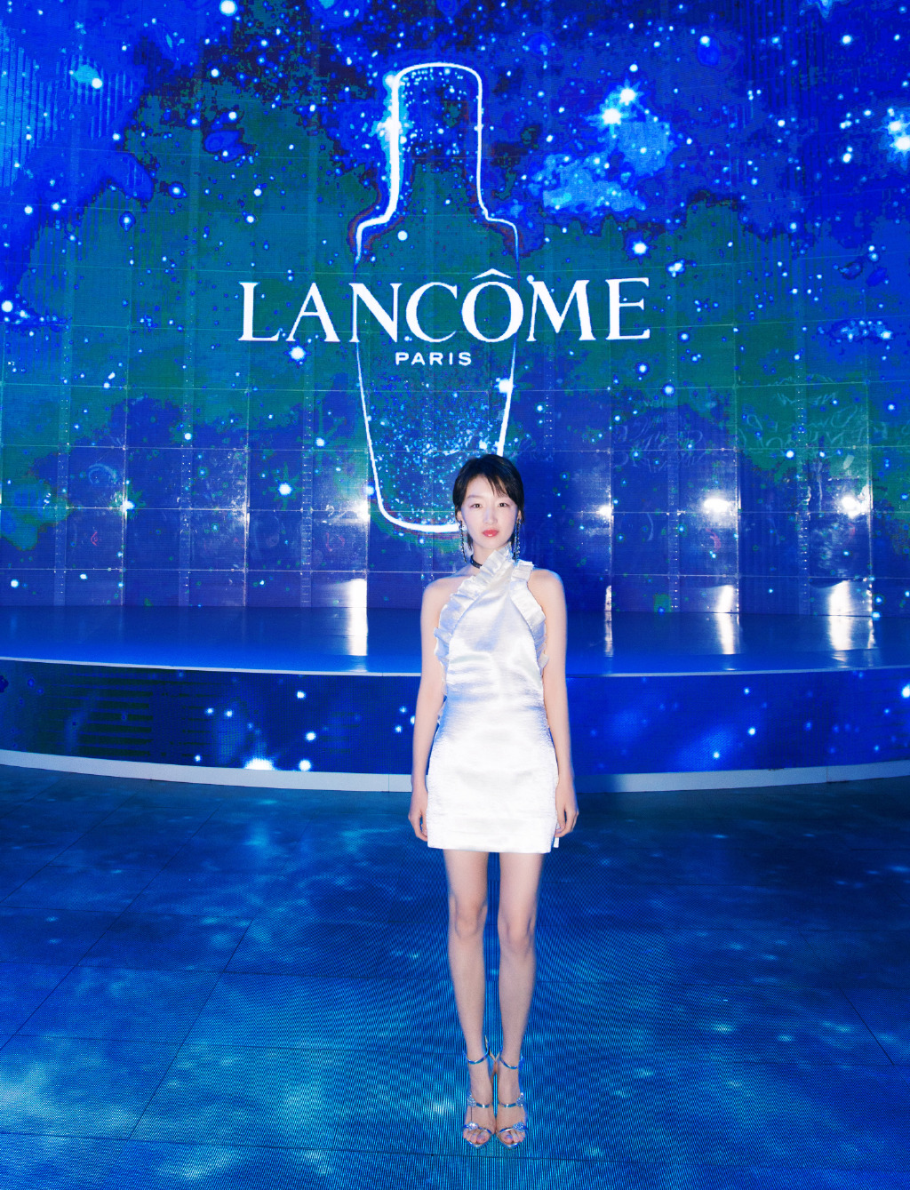 高清中国内地影视河北省石家庄女演员周冬雨百变造型时尚杂志写真图片壁纸图片