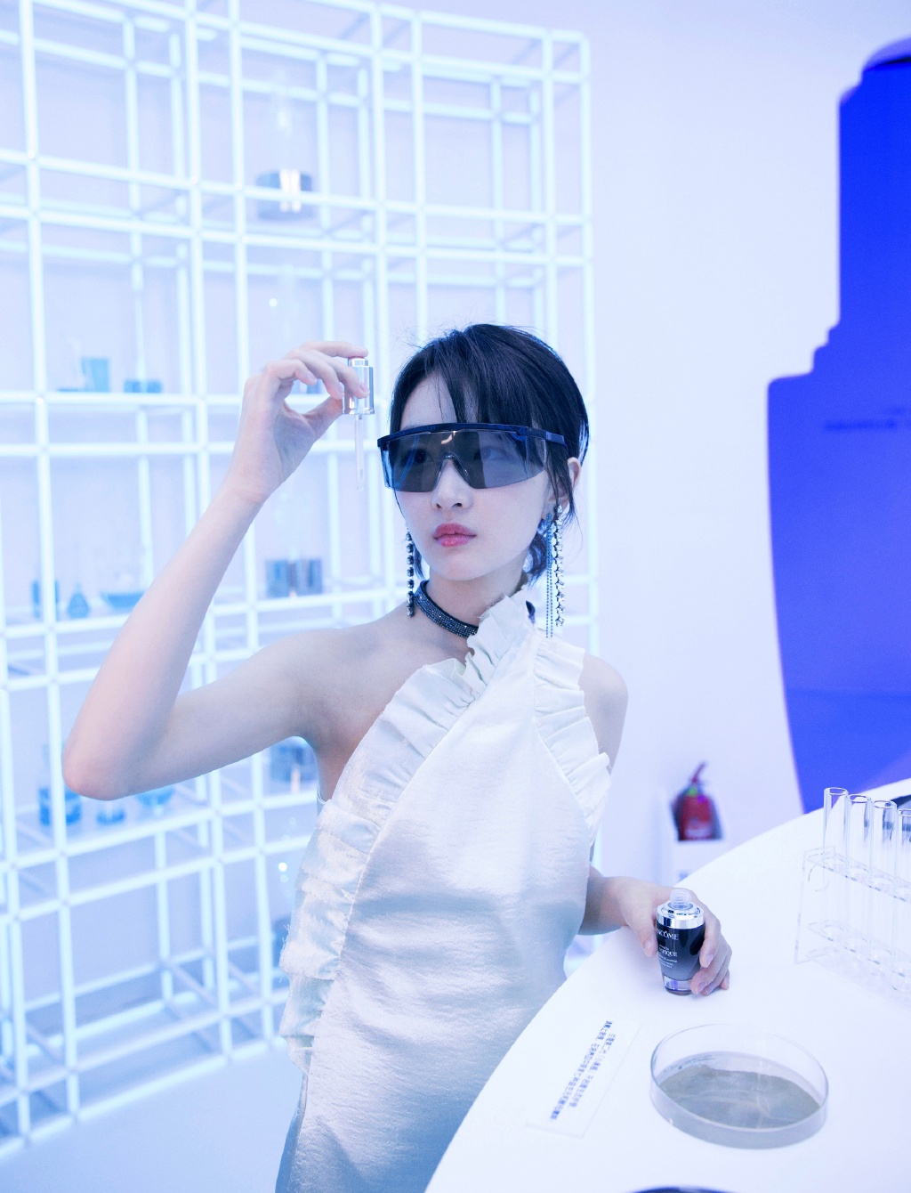 高清中国内地影视河北省石家庄女演员周冬雨百变造型时尚杂志写真图片壁纸图片