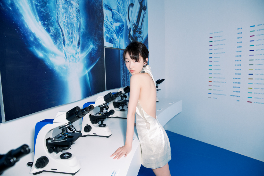 高清中国内地影视河北省石家庄女演员周冬雨纯白甜美唯美高清桌面壁纸图片