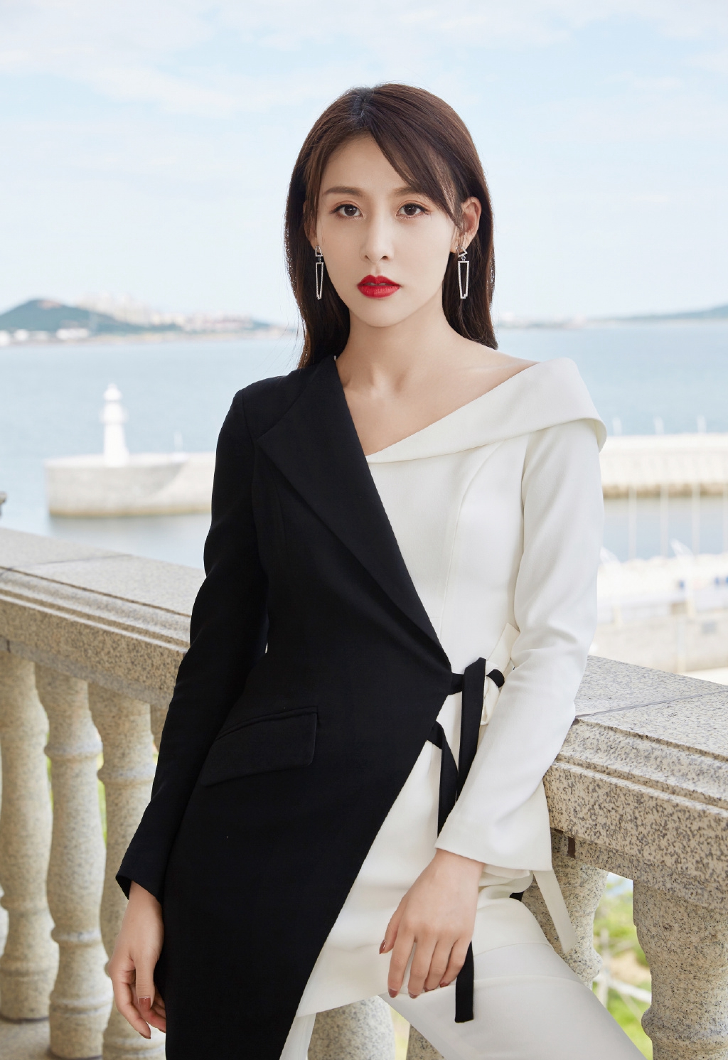 中国内地陕西西安影视女演员歌手贾青高冷写真图片性感至极图片