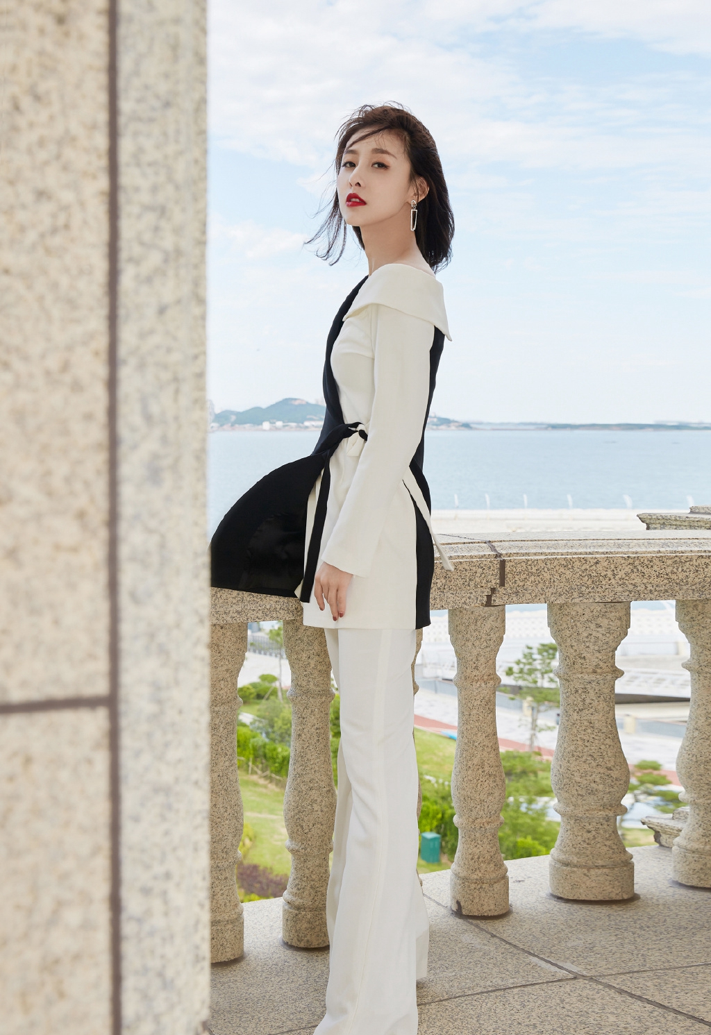 中国内地陕西西安影视女演员歌手贾青高冷写真图片性感至极图片