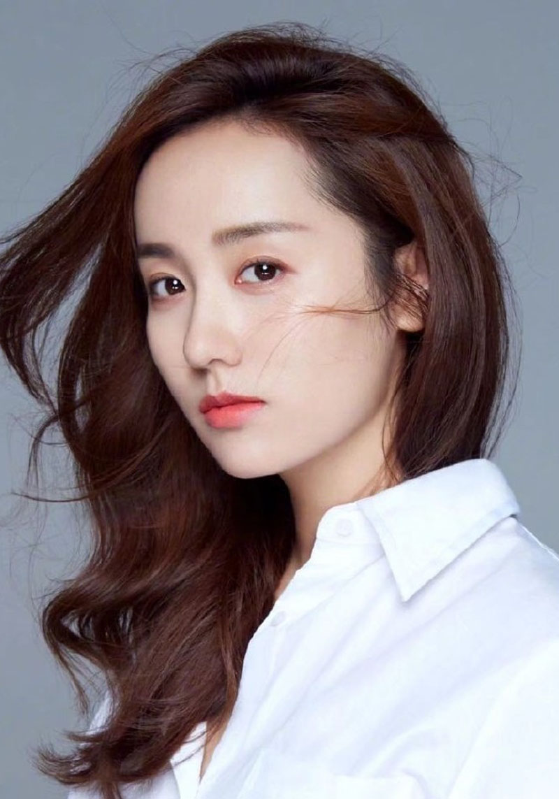 高清中国大陆重庆市渝中女演员吕一清新雅致秋日写真图片图片