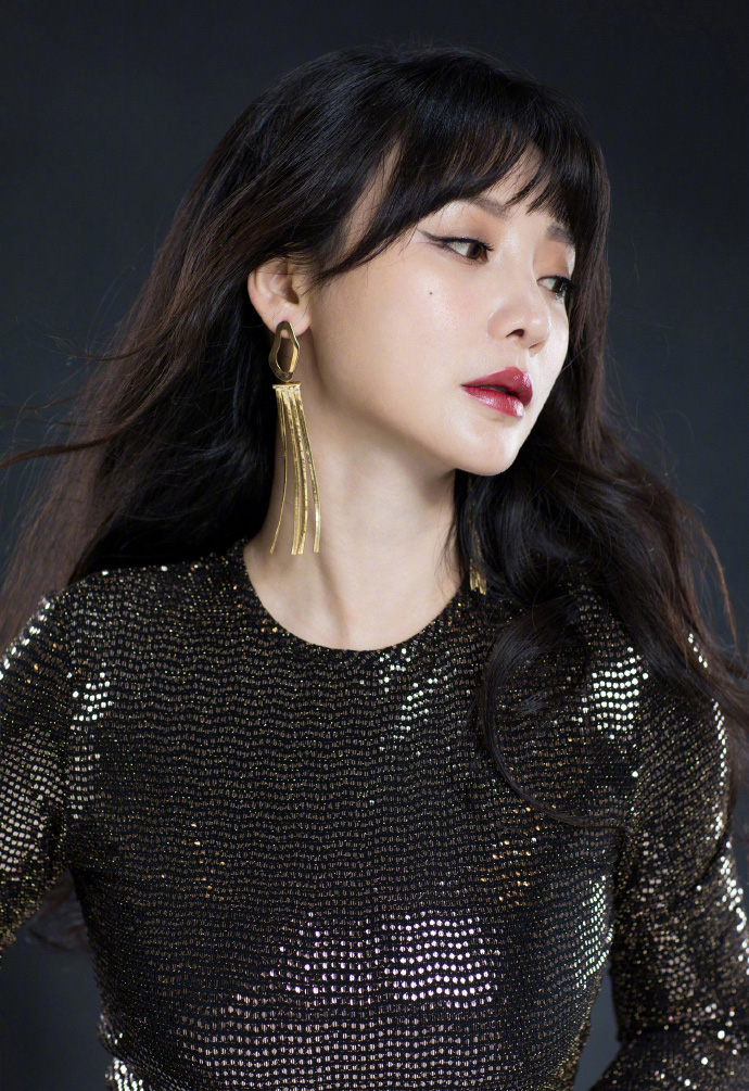中国内地湖南衡阳女演员柳岩写真电脑桌面壁纸之网络美女图片