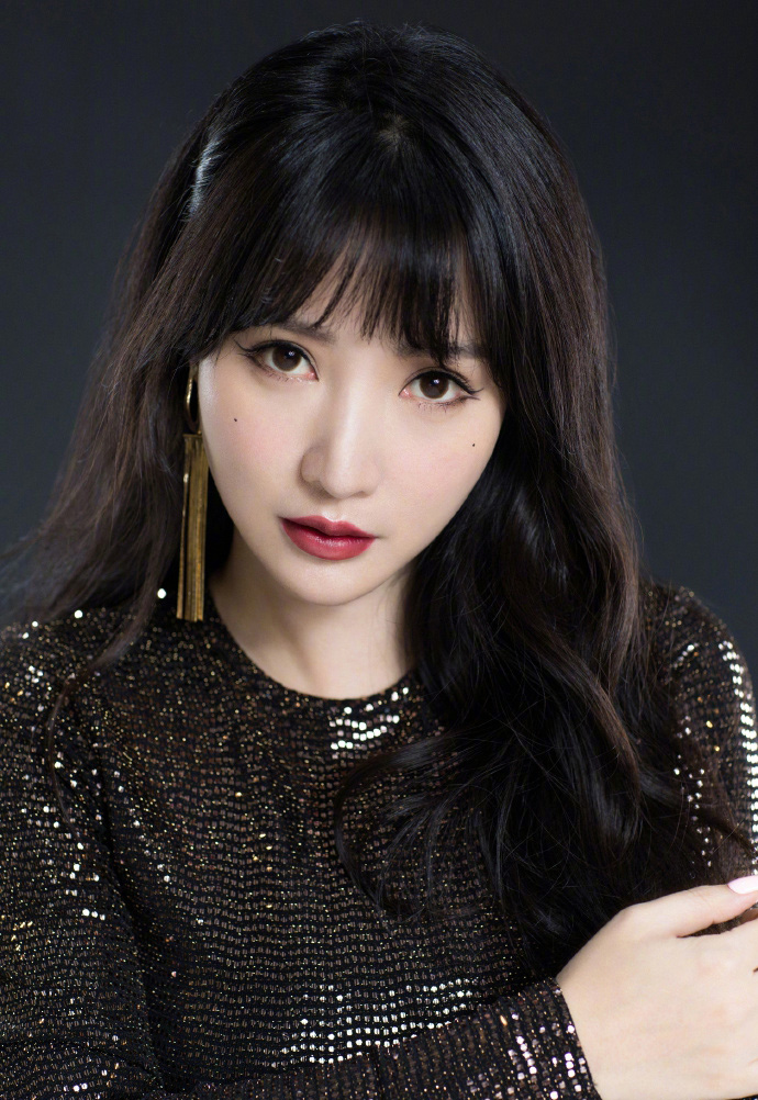 中国内地湖南衡阳女演员柳岩写真电脑桌面壁纸之网络美女图片