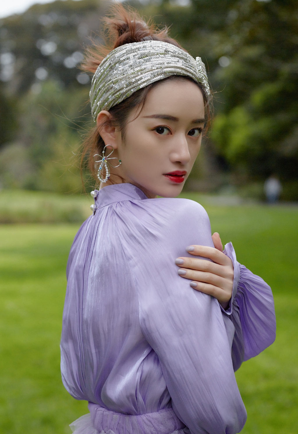 中国内地上海市长宁影视女演员郭晓婷紫色优雅写真图片图片